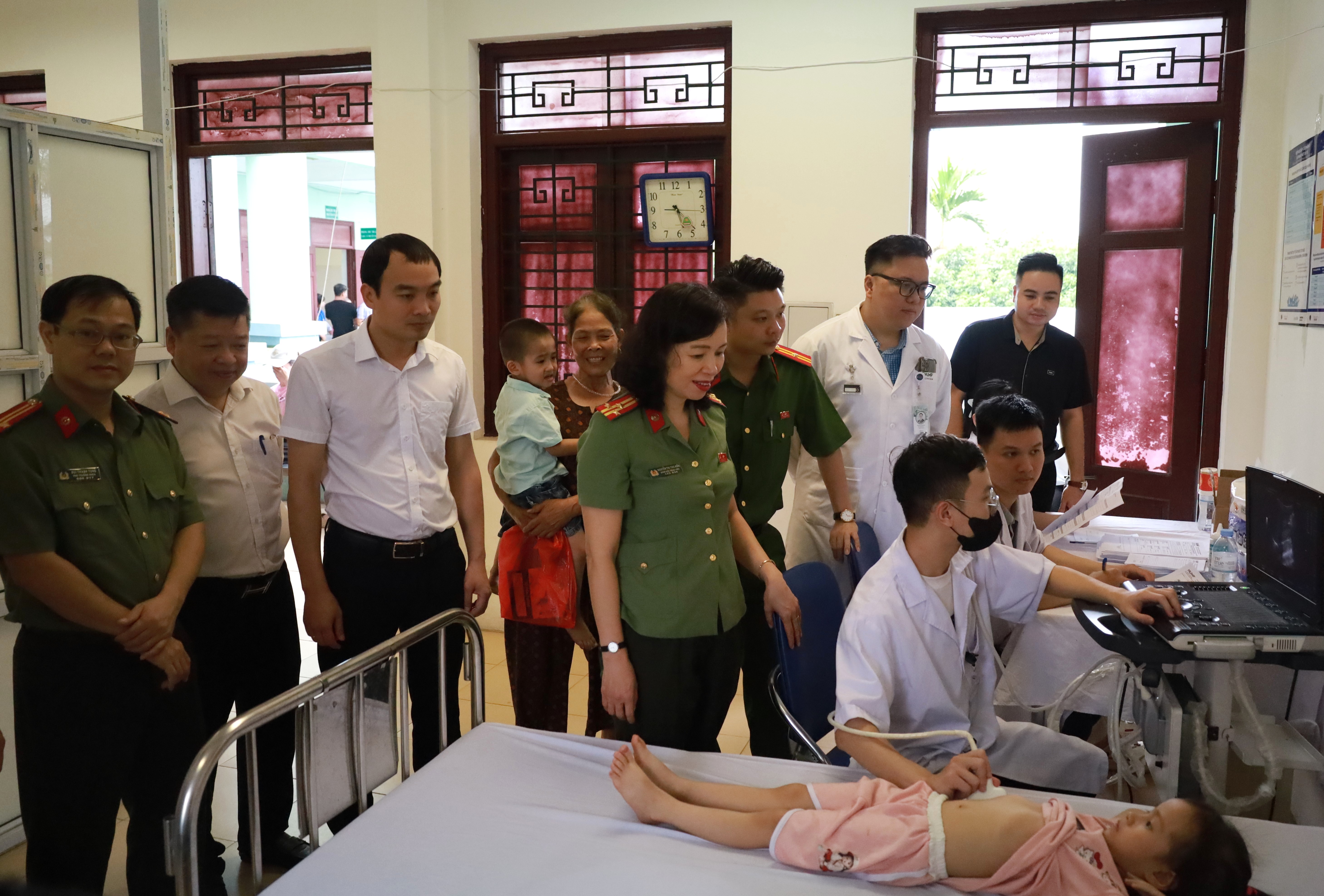 Xã Minh Châu khám, tư vấn sức khỏe miễn phí cho hơn 350 trẻ mầm non
