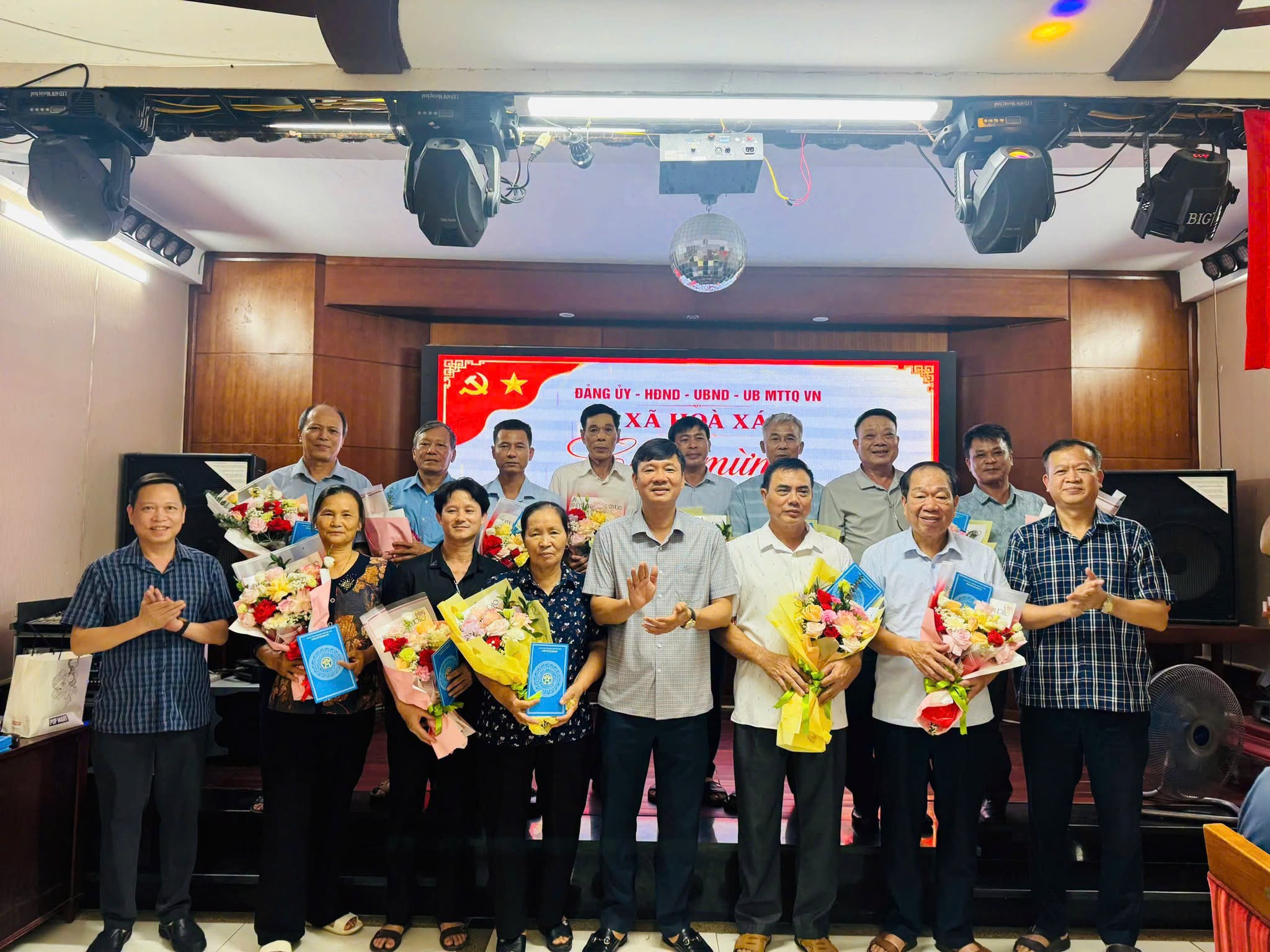 Xã Hòa Xá tri ân cán bộ nghỉ công tác sau sắp xếp thôn, lan tỏa tinh thần cống hiến vì cơ sở