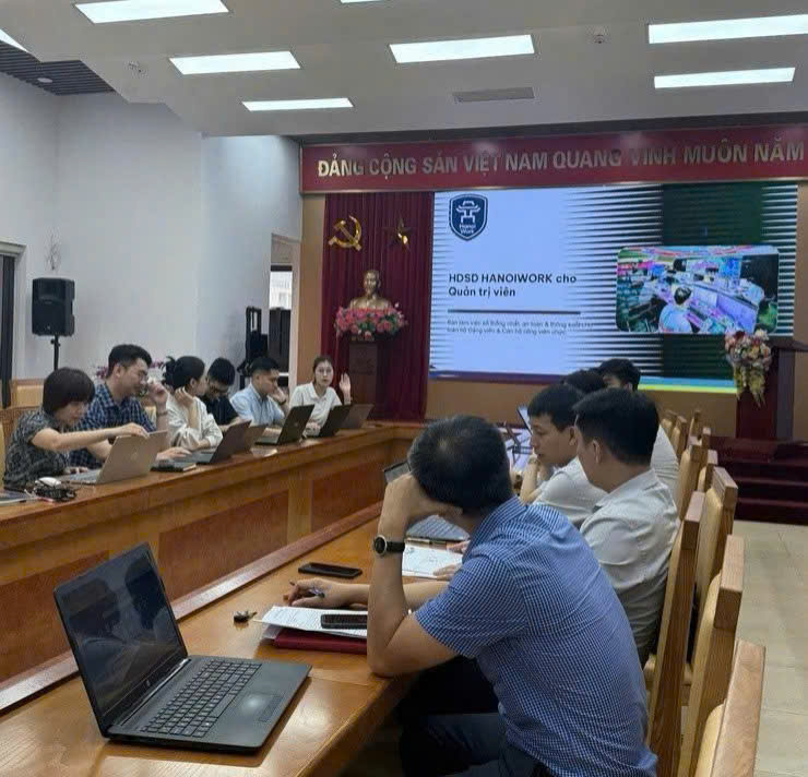 Phường Nghĩa Đô đẩy nhanh chuyển đổi số, đưa HanoiWork trở thành nền tảng điều hành thống nhất trong cơ quan hành chính