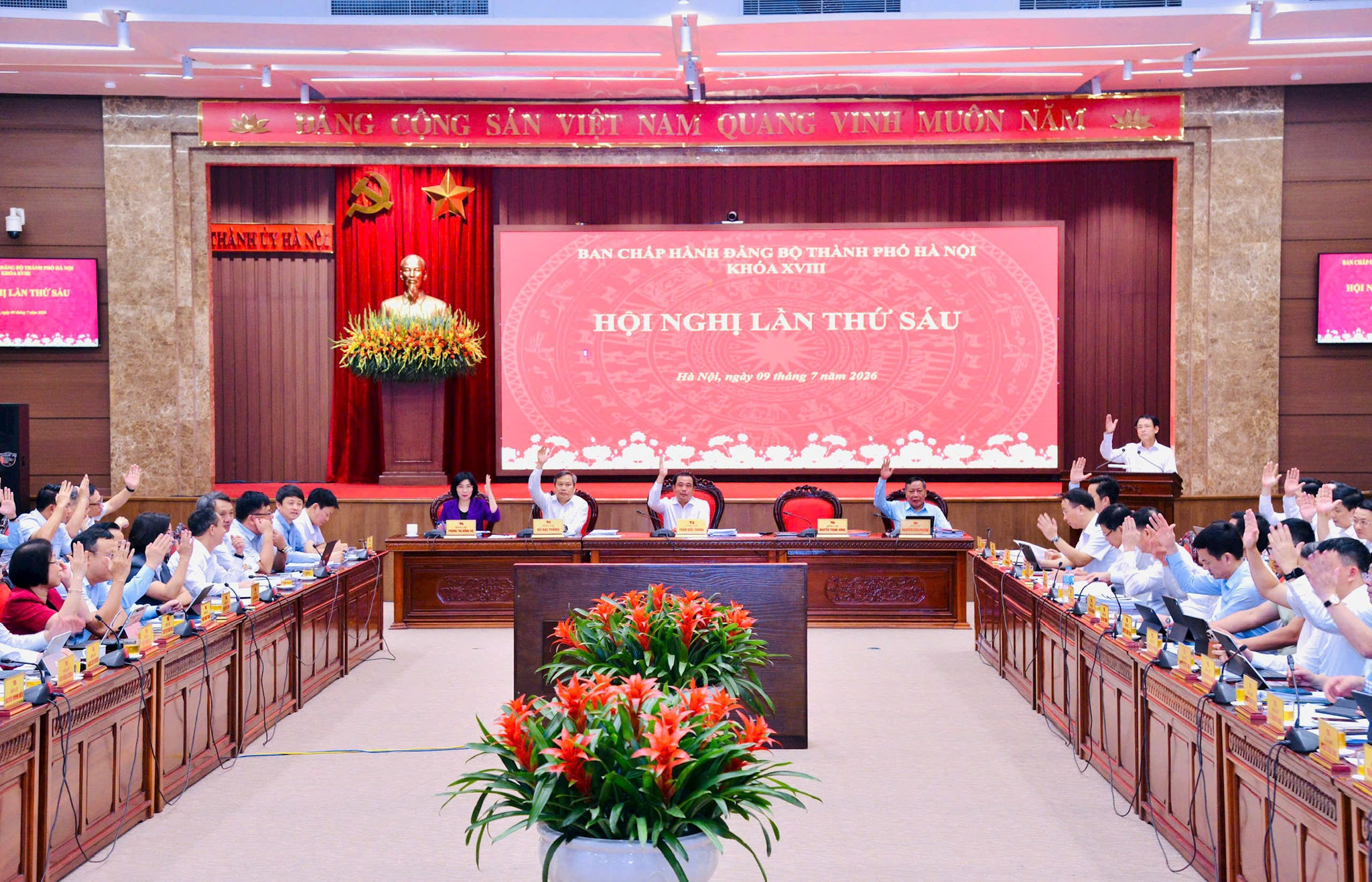 Ban Chấp hành Đảng bộ thành phố Hà Nội ban hành Nghị quyết Hội nghị lần thứ sáu khóa XVIII