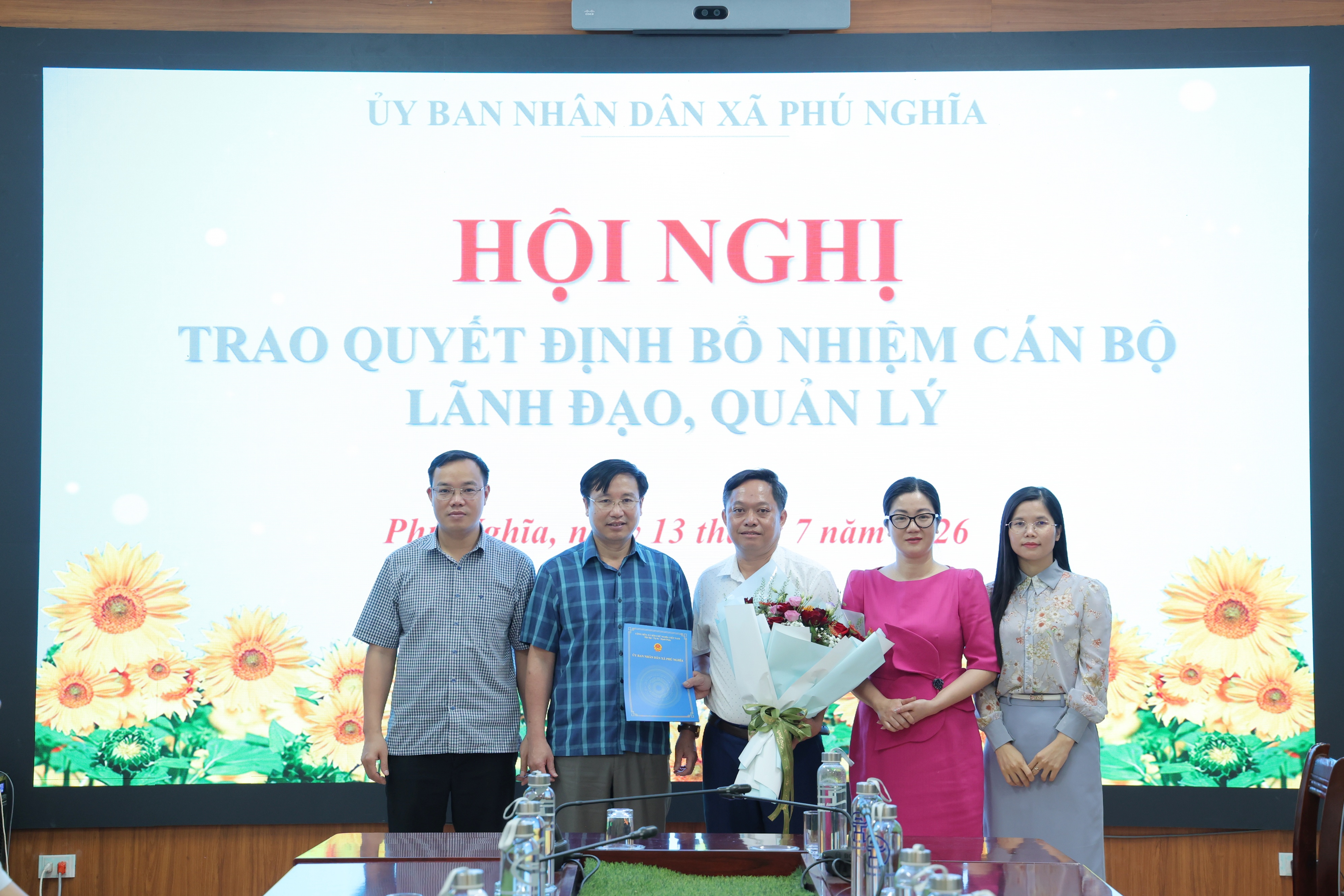 Xã Phú Nghĩa kiện toàn nhân sự Văn phòng HĐND và UBND xã, bổ nhiệm Phó Chánh Văn phòng đáp ứng yêu cầu nhiệm vụ trong giai đoạn mới