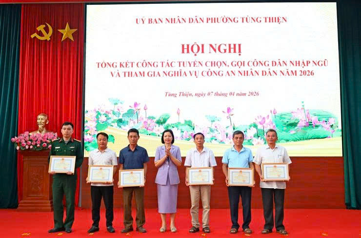 Phường Tùng Thiện hoàn thành 100% chỉ tiêu tuyển quân năm 2026, nâng cao chất lượng công tác tuyển chọn và chăm lo hậu phương quân đội