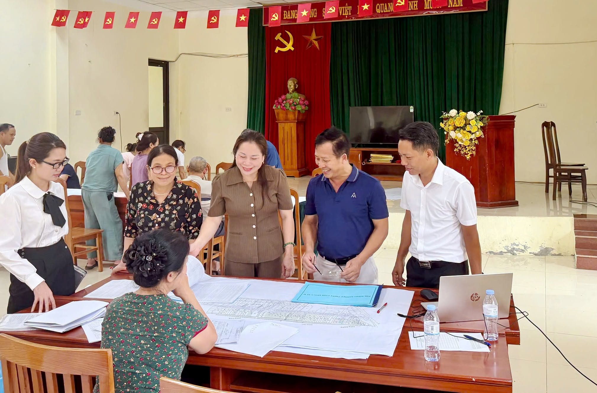 Xã Quốc Oai tăng tốc làm sạch dữ liệu đất đai, quyết tâm hoàn thành mục tiêu xây dựng nền tảng dữ liệu số đồng bộ