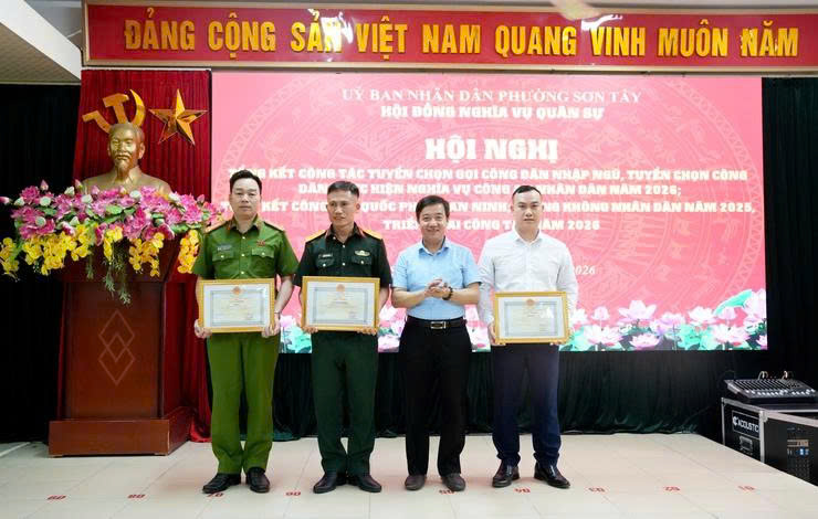 Phường Sơn Tây nâng cao chất lượng tuyển quân, củng cố thế trận quốc phòng toàn dân