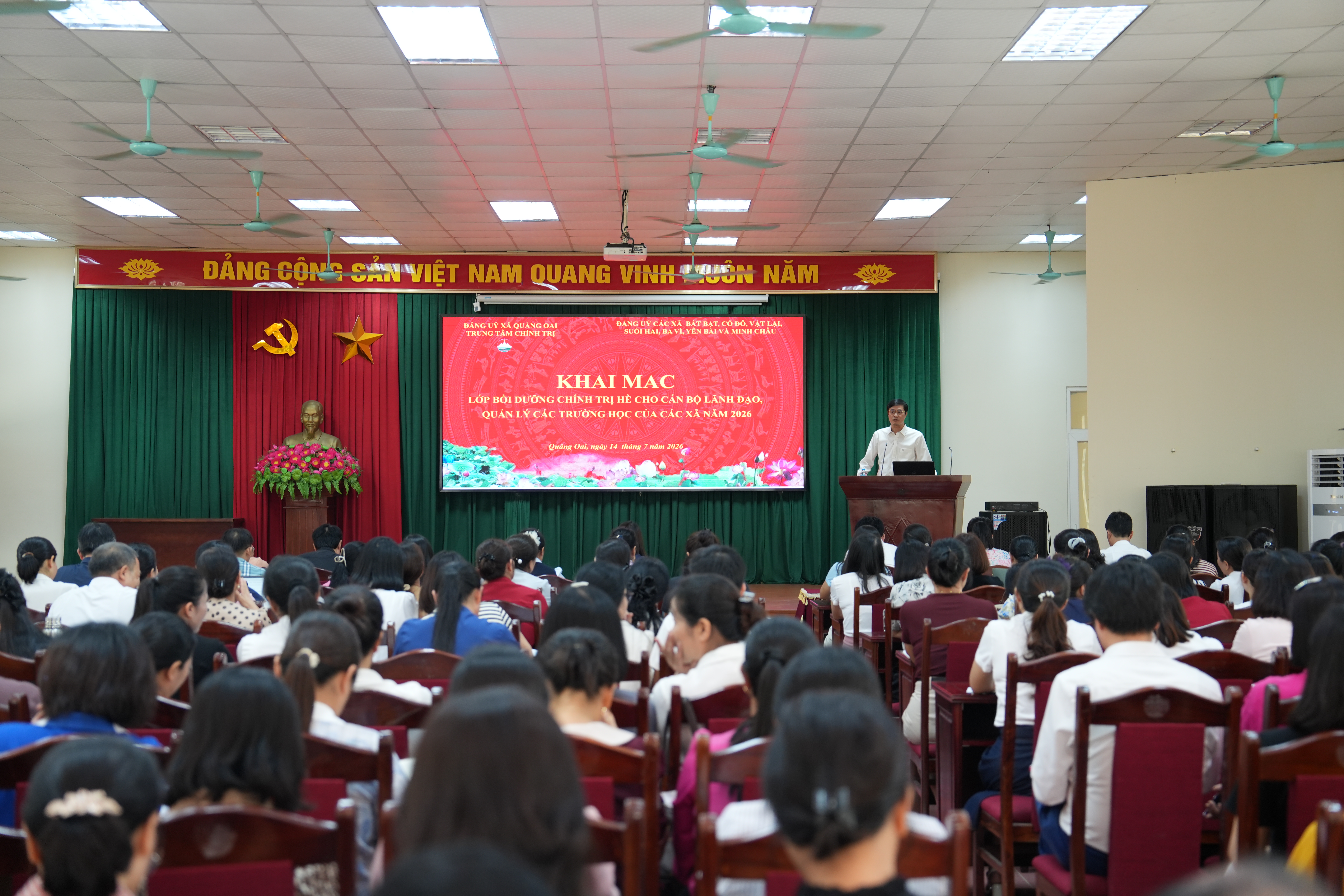 Nâng cao năng lực quản trị giáo dục cho đội ngũ cán bộ quản lý trước thềm năm học mới