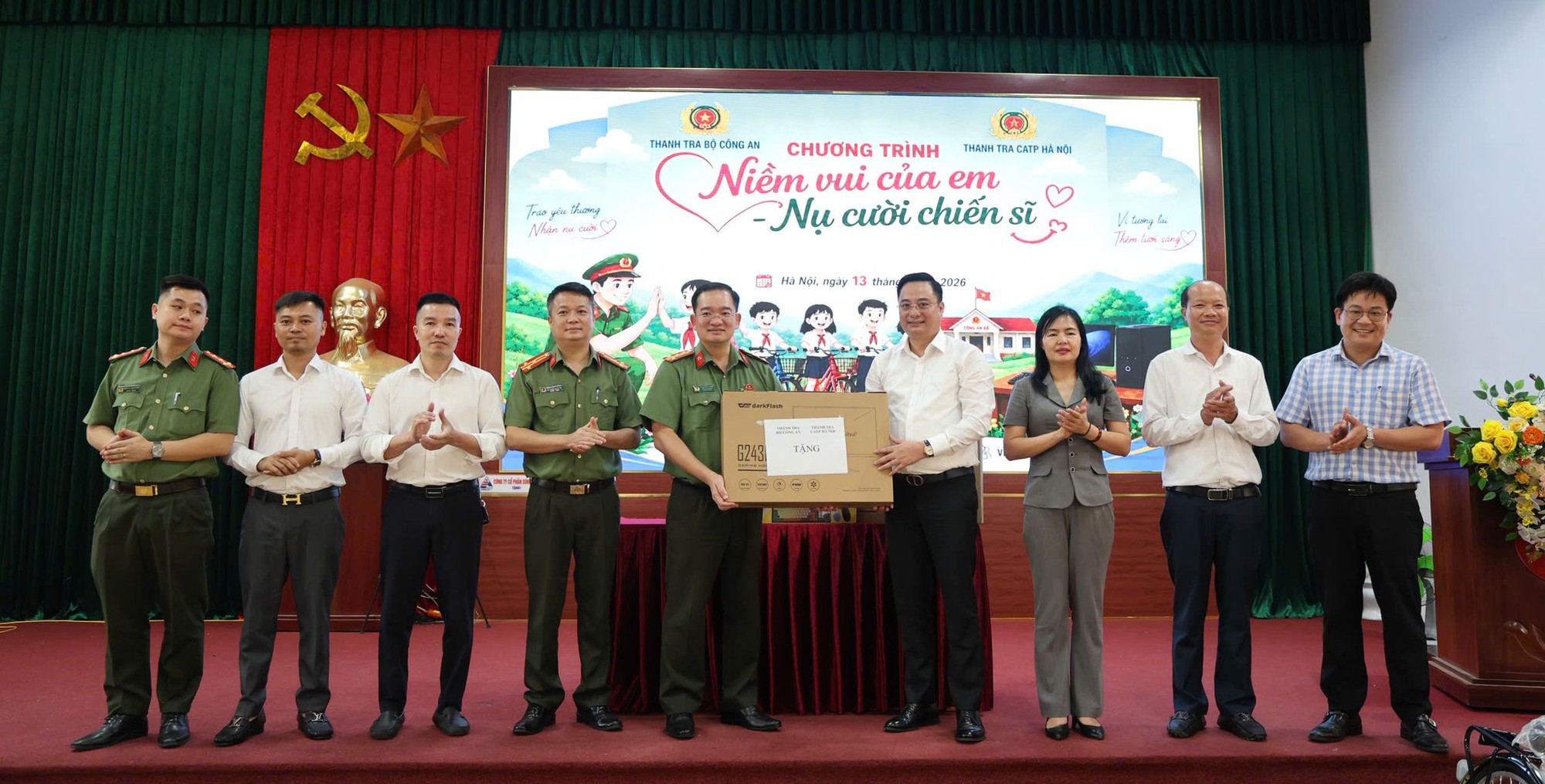 Xã Tam Hưng lan tỏa nghĩa tình từ chương trình “Niềm vui của em - Nụ cười chiến sĩ”, tiếp sức học sinh và đồng hành cùng chuyển đổi số