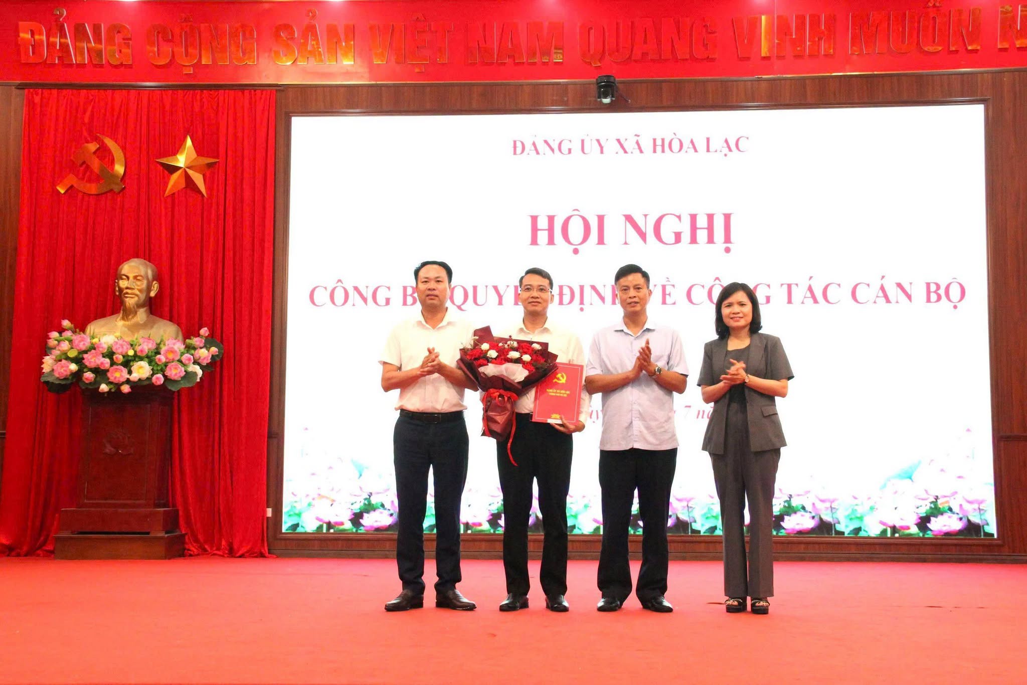 Xã Hòa Lạc kiện toàn đội ngũ cán bộ, củng cố bộ máy đáp ứng yêu cầu phát triển trong giai đoạn mới