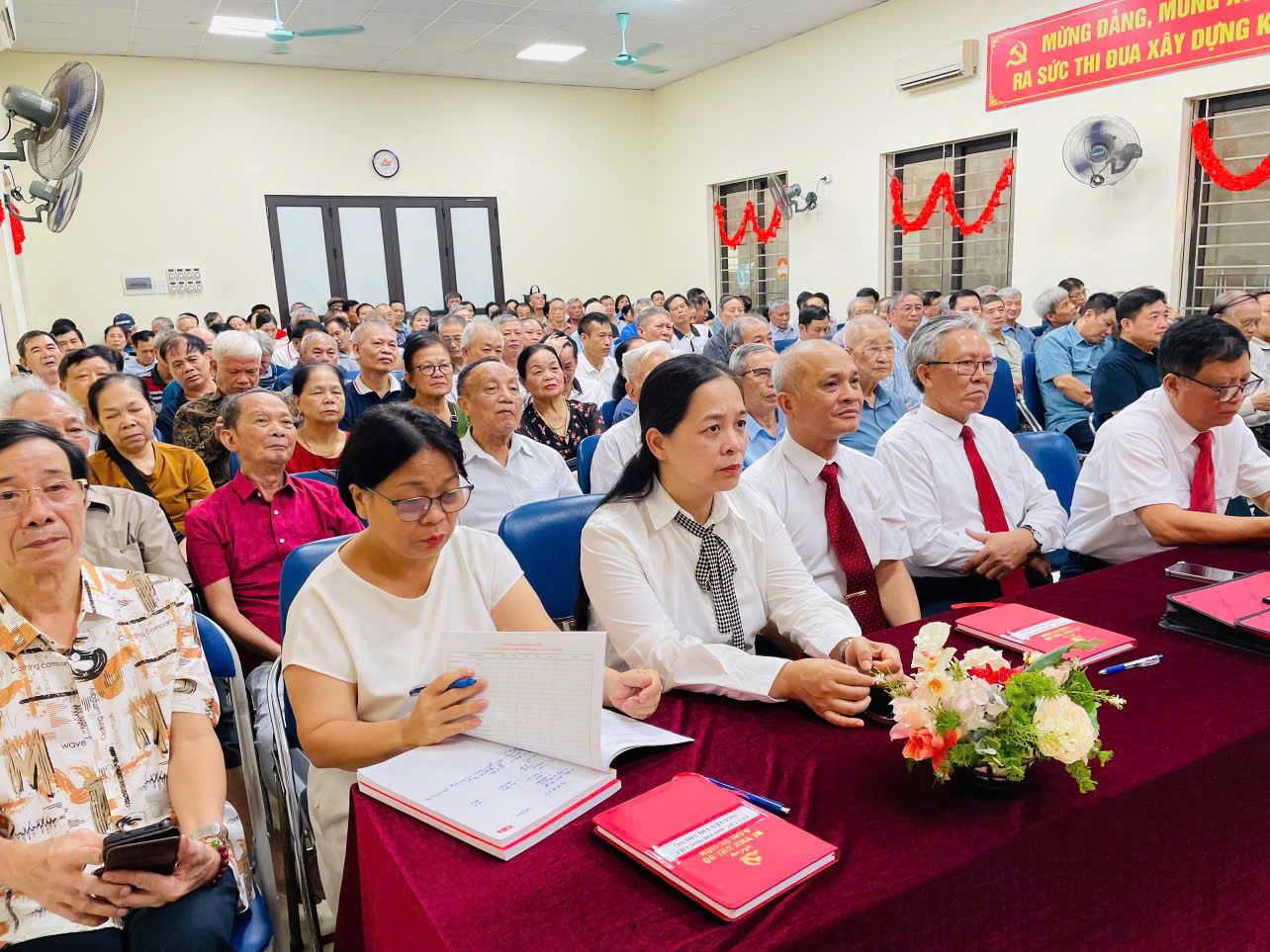 Phường Phương Liệt nhanh chóng ổn định hoạt động các chi bộ tổ dân phố sau kiện toàn tổ chức