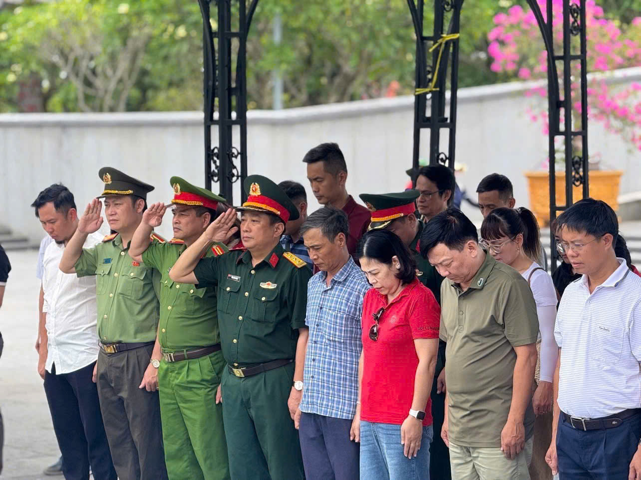 Phường Vĩnh Tuy tổ chức hành trình tri ân tại các “địa chỉ đỏ” miền Trung, bồi đắp truyền thống cách mạng trước Ngày Thương binh - Liệt sĩ