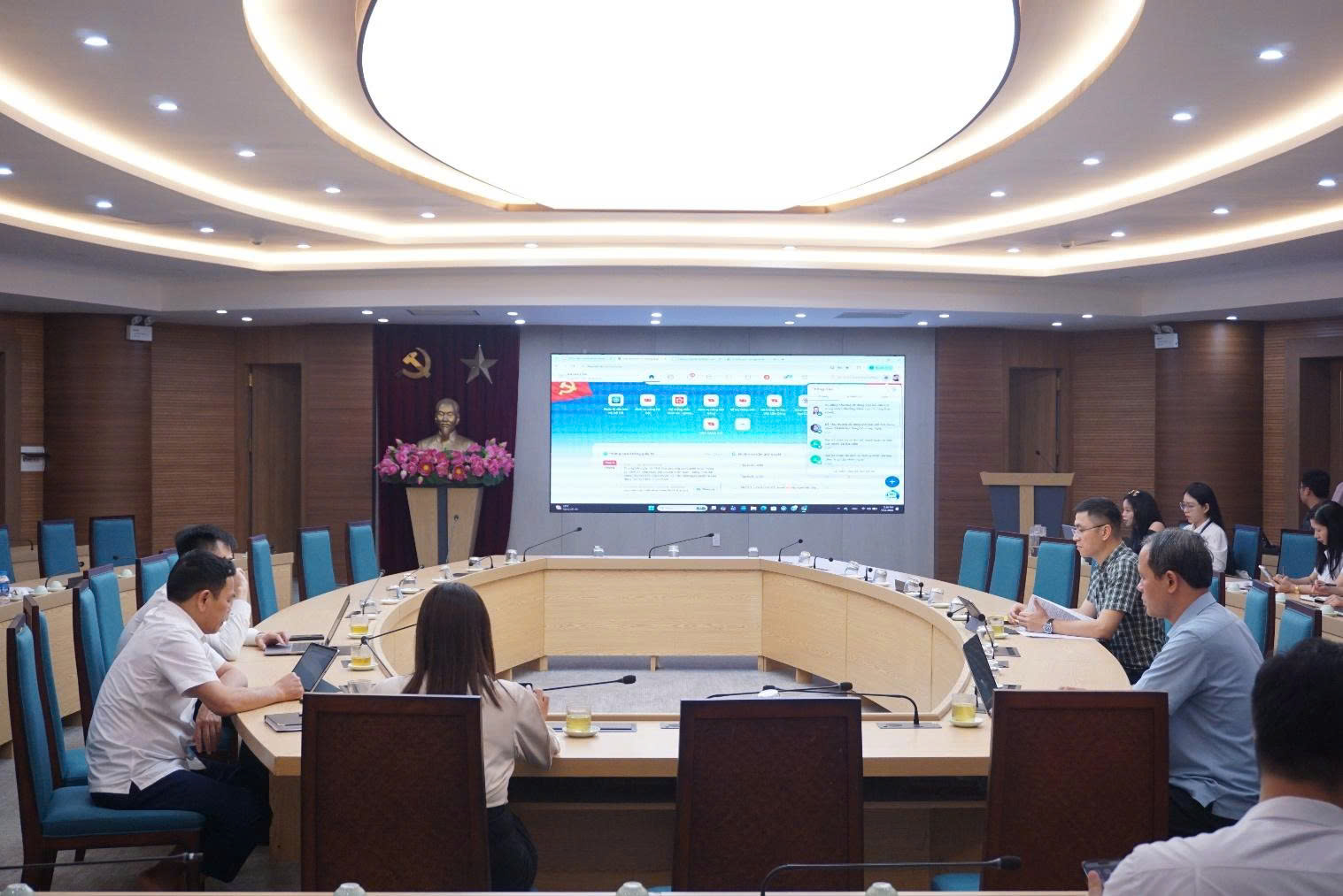 UBND xã Gia Lâm nâng cao năng lực số cho đội ngũ cán bộ thông qua tập huấn hệ thống HanoiWork