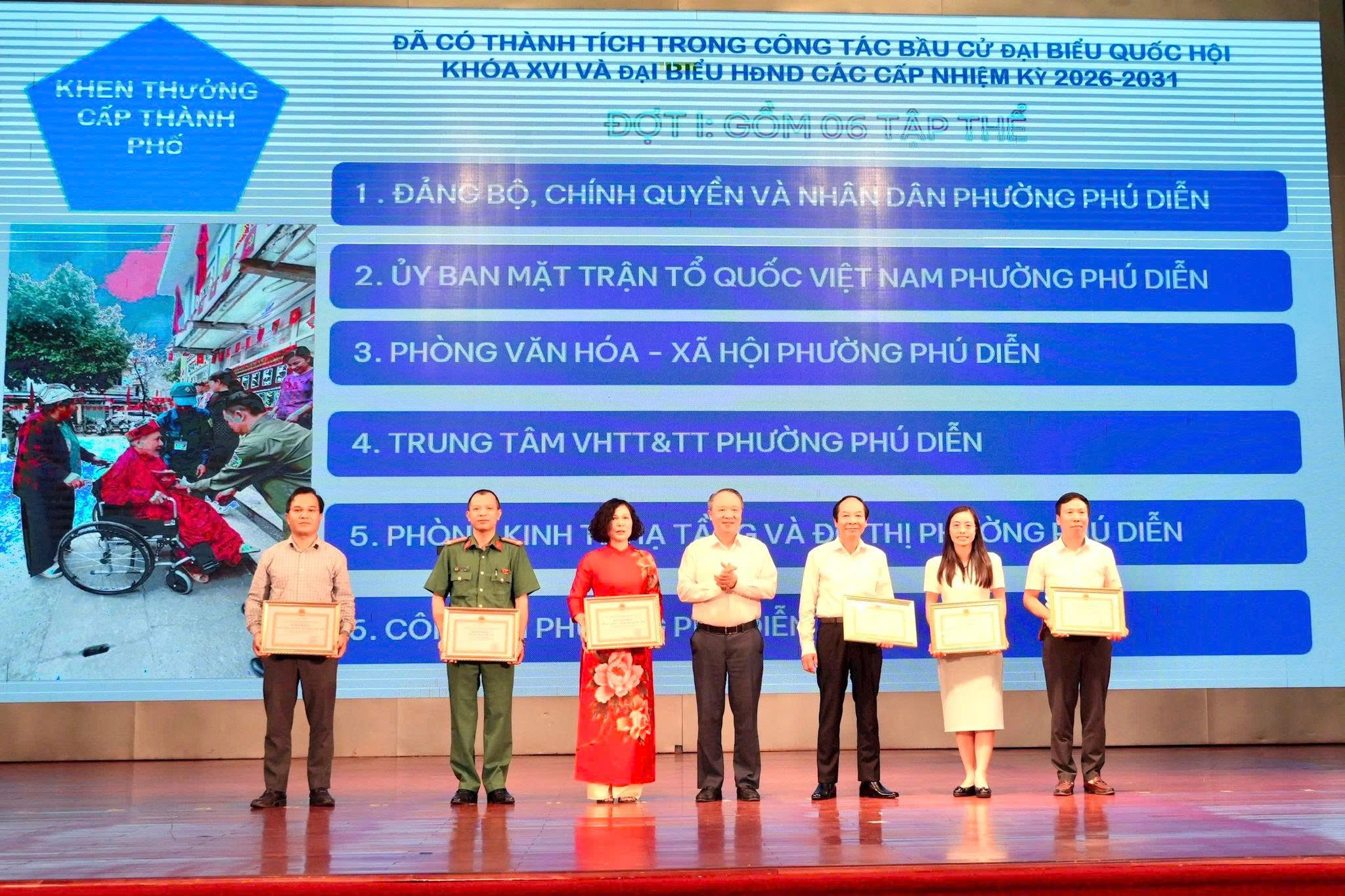 Phường Phú Diễn tổng kết thành công công tác bầu cử và tuyển quân năm 2026, tạo nền tảng nâng cao hiệu quả thực hiện nhiệm vụ chính trị