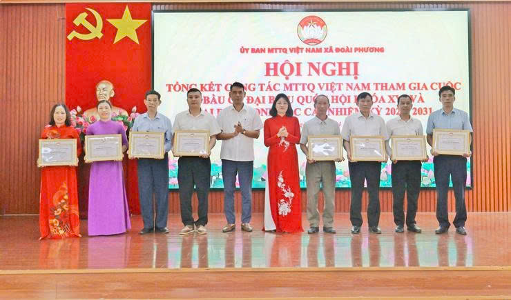 Xã Đoài Phương quán triệt Chỉ thị số 09-CT/TU, tổng kết công tác Mặt trận tham gia bầu cử và biểu dương các điển hình tiêu biểu