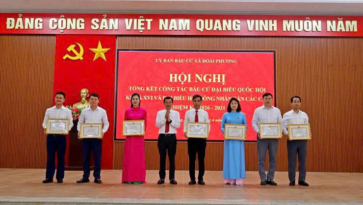 Xã Đoài Phương tổng kết công tác bầu cử, biểu dương các tập thể, cá nhân tiêu biểu sau thành công của ngày hội toàn dân