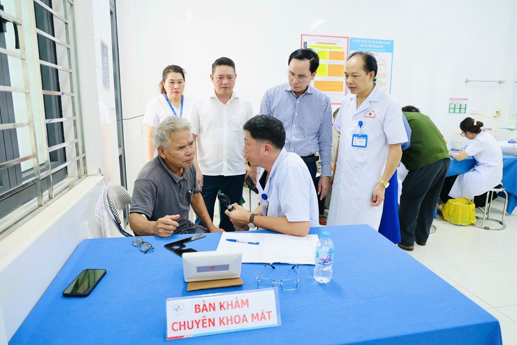 Xã Phú Nghĩa chăm lo sức khỏe người có công bằng chương trình khám, tư vấn và quản lý sức khỏe điện tử