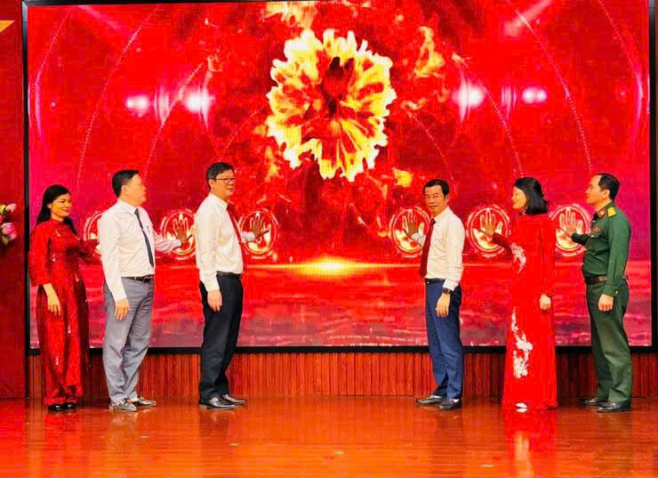 Đảng ủy xã Đoài Phương phát động Cuộc thi chính luận năm 2026, lan tỏa trách nhiệm bảo vệ nền tảng tư tưởng của Đảng