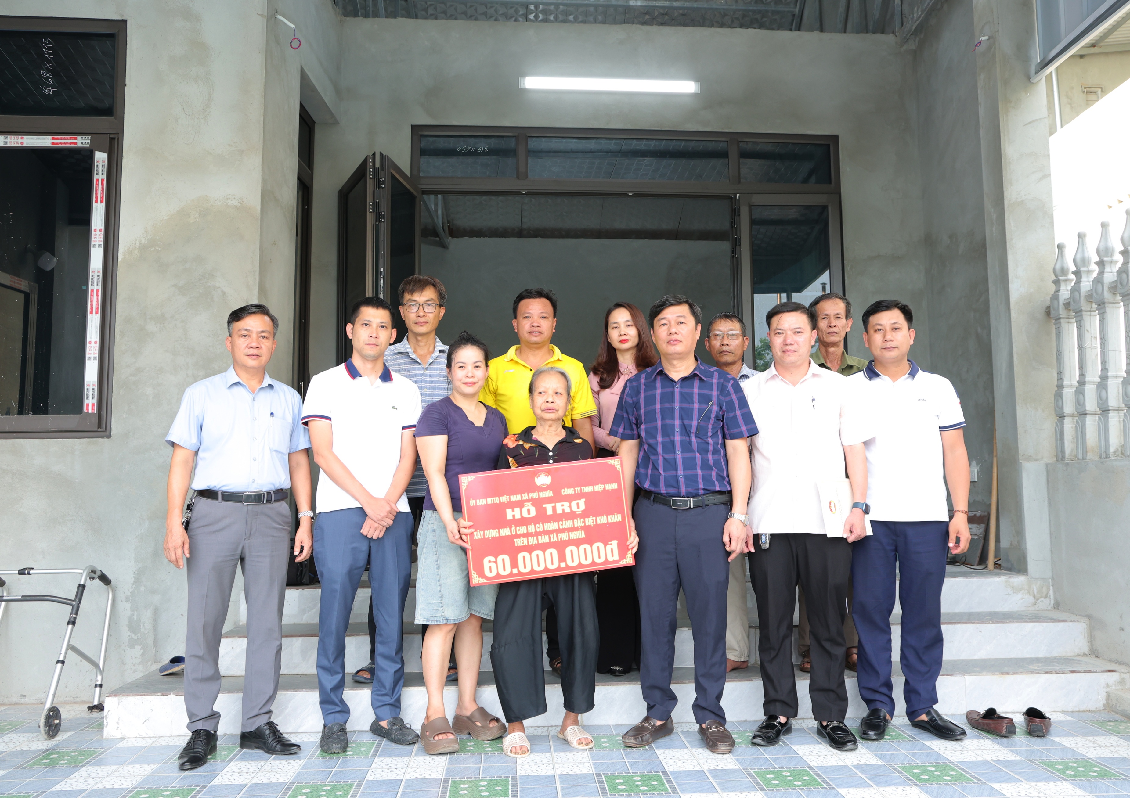 Xã Phú Nghĩa trao kinh phí hỗ trợ xây dựng nhà ở, tiếp thêm động lực cho hộ đặc biệt khó khăn ổn định cuộc sống