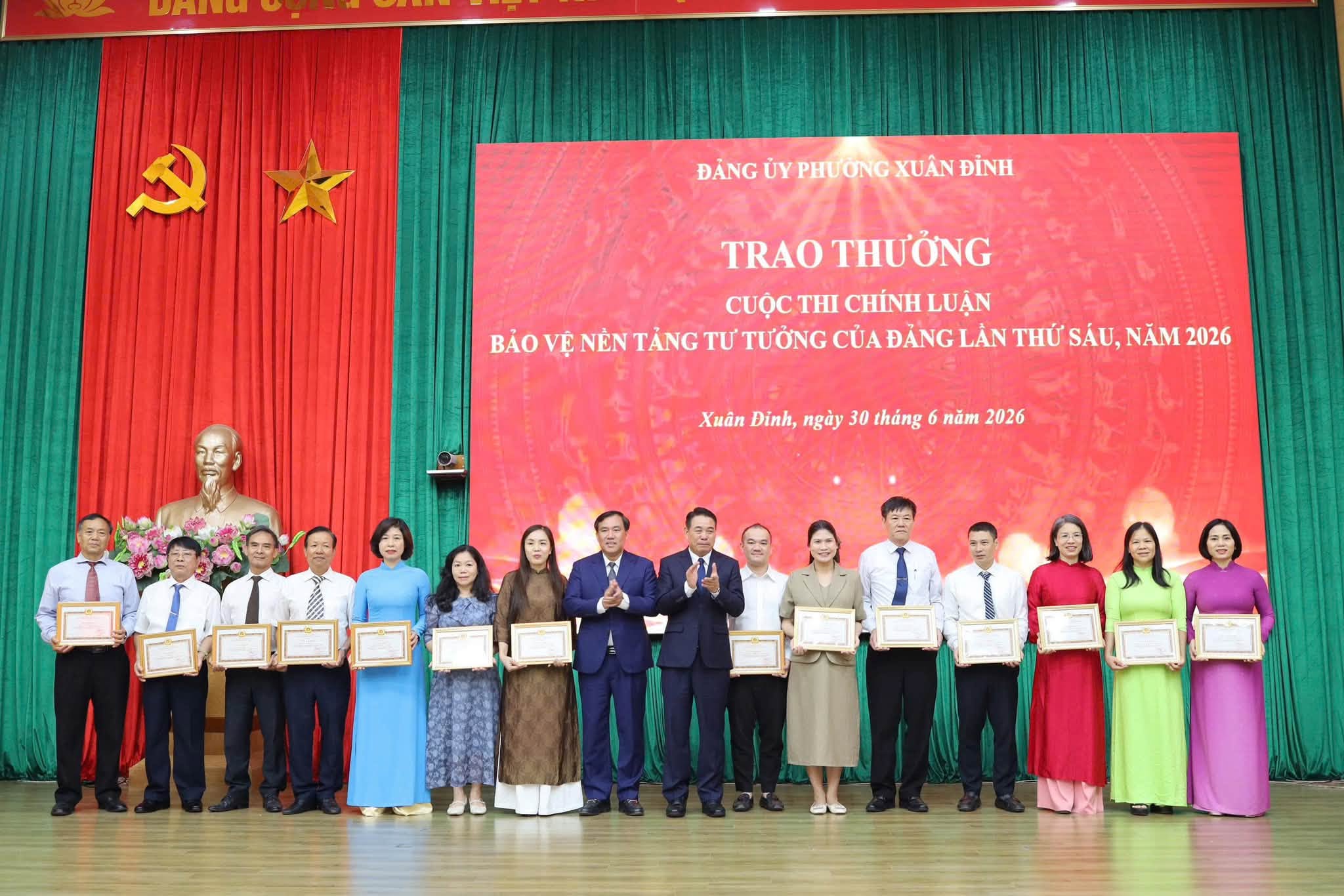 Phường Xuân Đỉnh biểu dương các tập thể, cá nhân xuất sắc tại Cuộc thi chính luận và Hội thi tuyên truyền viên giỏi năm 2026