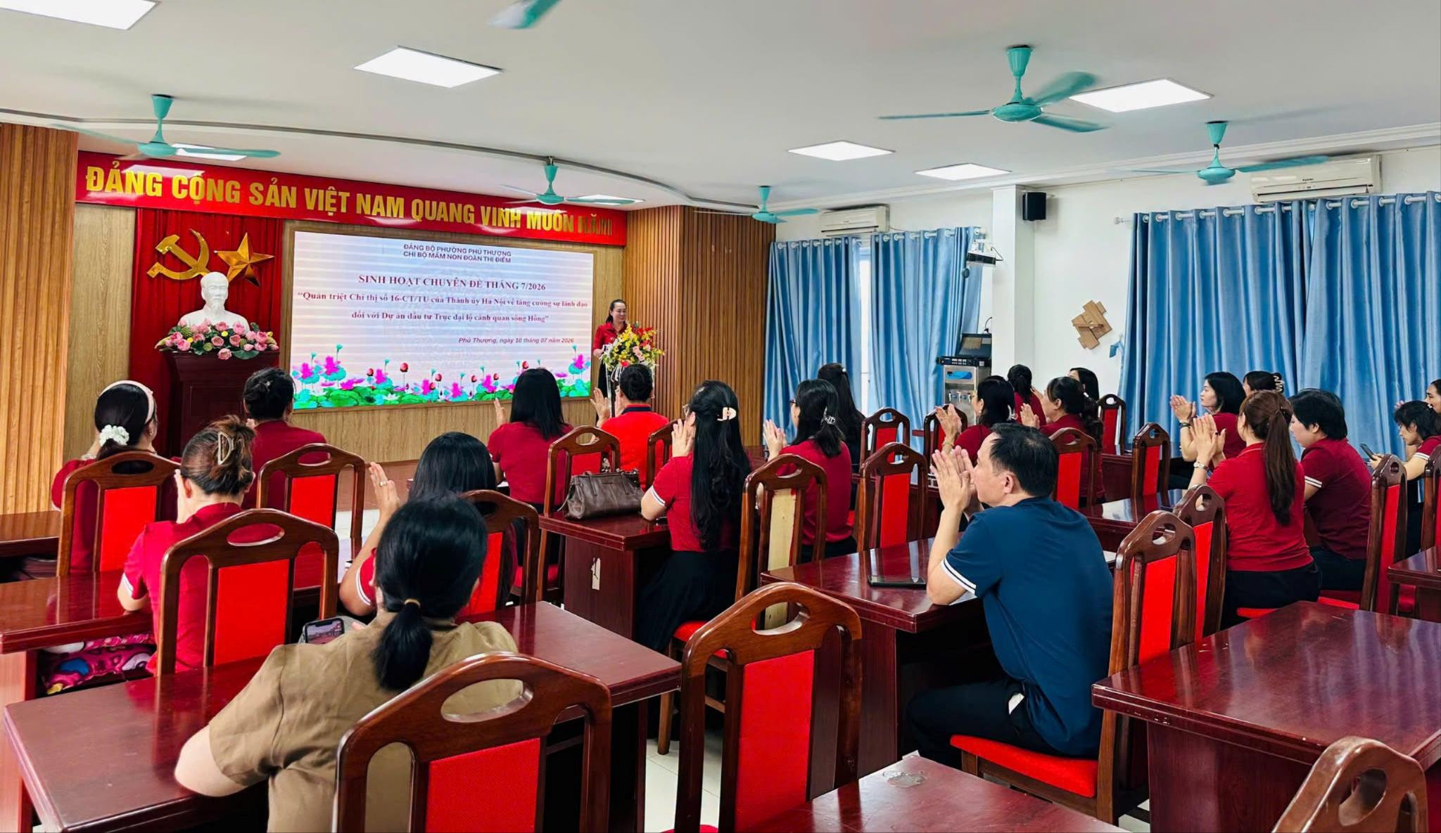 Phường Phú Thượng đổi mới sinh hoạt chuyên đề, đưa Chỉ thị số 16-CT/TU nhanh chóng đi vào thực tiễn