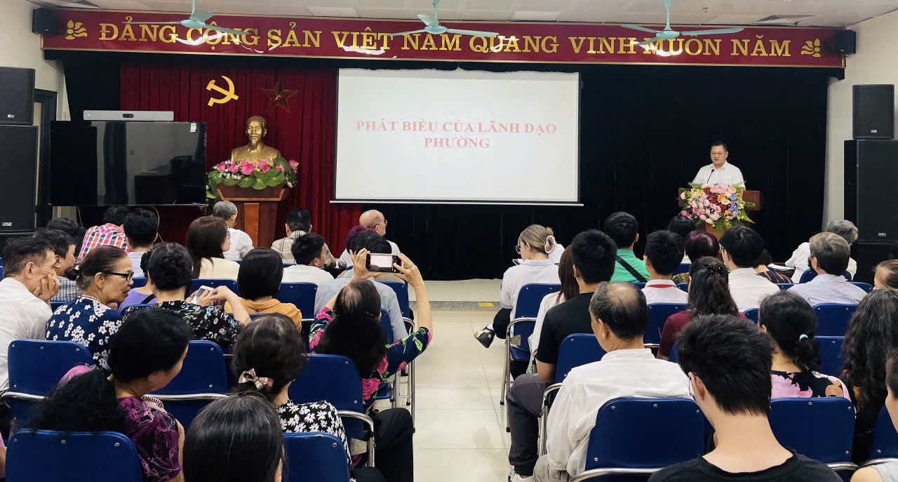 Phường Văn Miếu - Quốc Tử Giám tuyên dương 21 học sinh tiêu biểu năm học 2025-2026