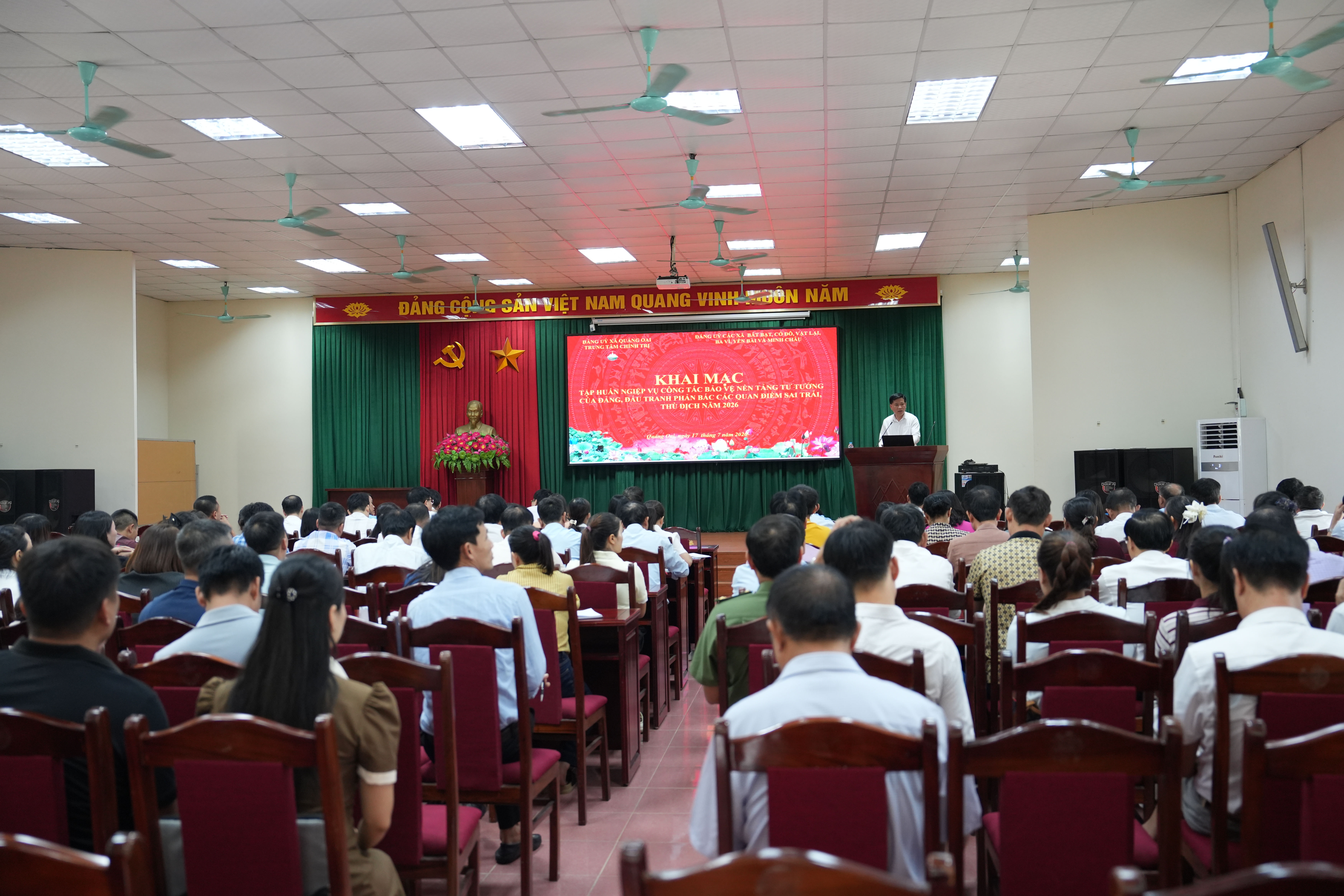 Bồi dưỡng nghiệp vụ bảo vệ nền tảng tư tưởng của Đảng cho lực lượng tuyên truyền