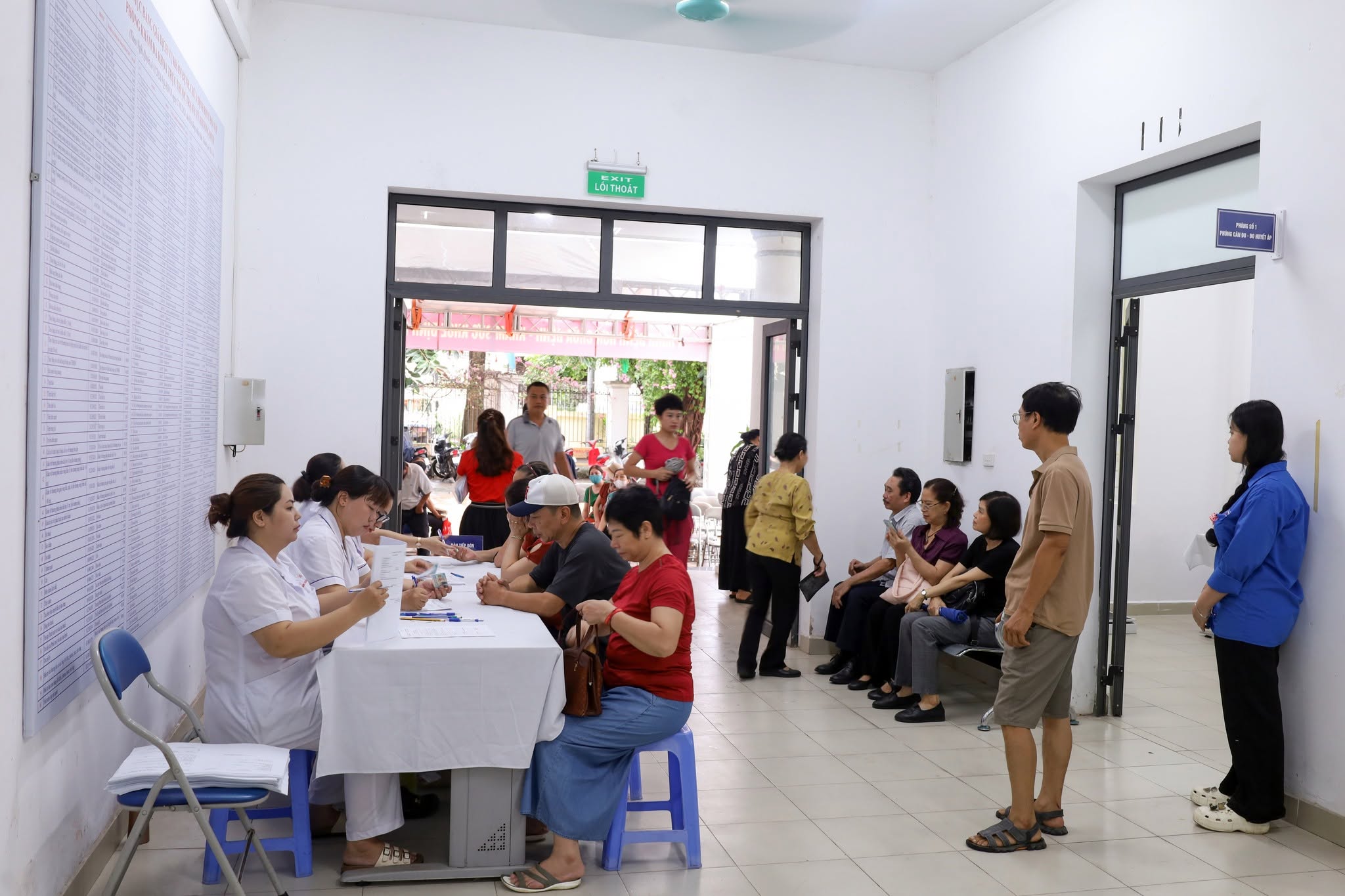 Phường Khương Đình triển khai khám sức khỏe toàn dân, từng bước hoàn thiện hồ sơ sức khỏe điện tử cho người dân