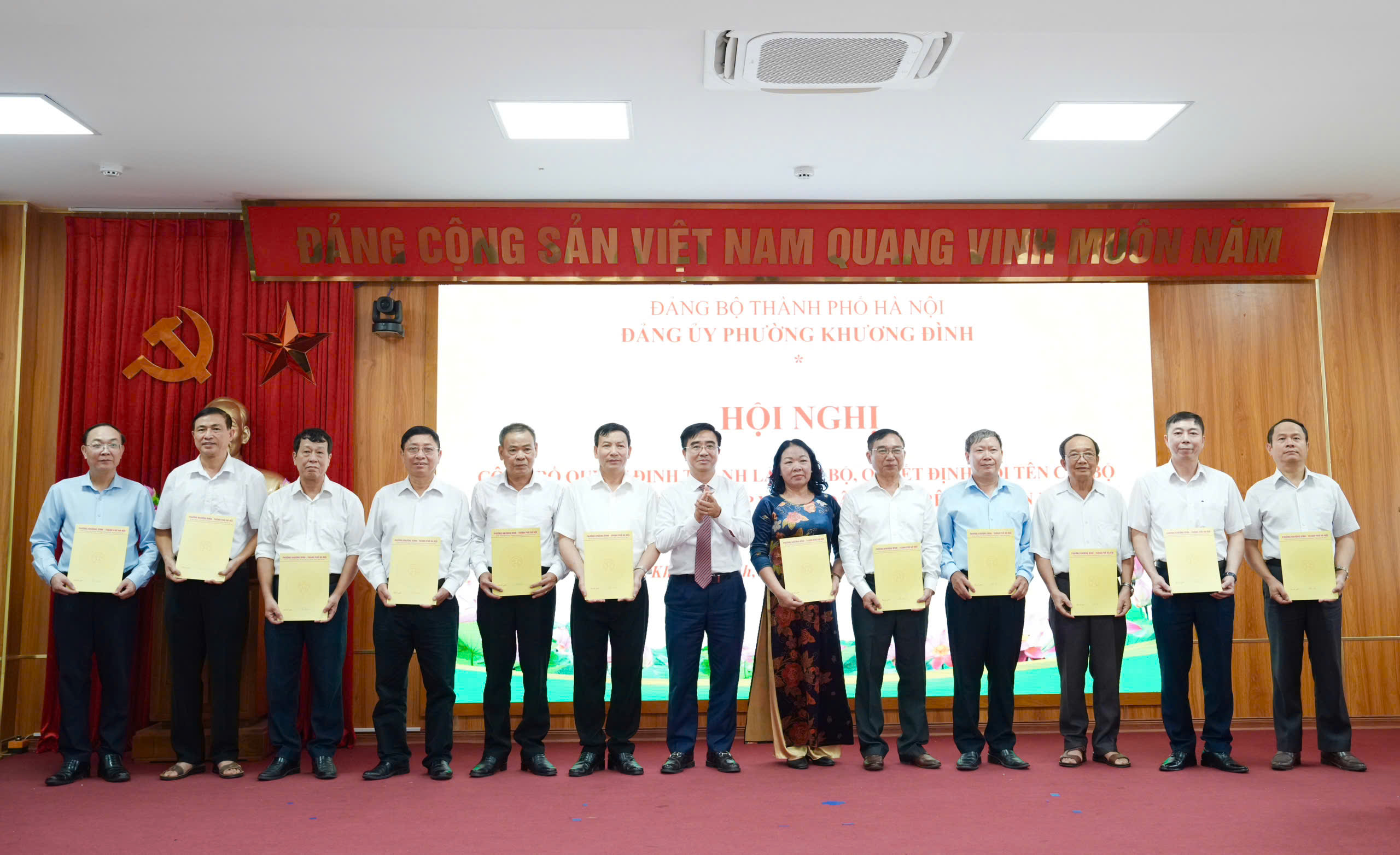 Đảng ủy phường Khương Đình kiện toàn 35 chi bộ tổ dân phố sau sắp xếp, hoàn thiện tổ chức đảng ở cơ sở