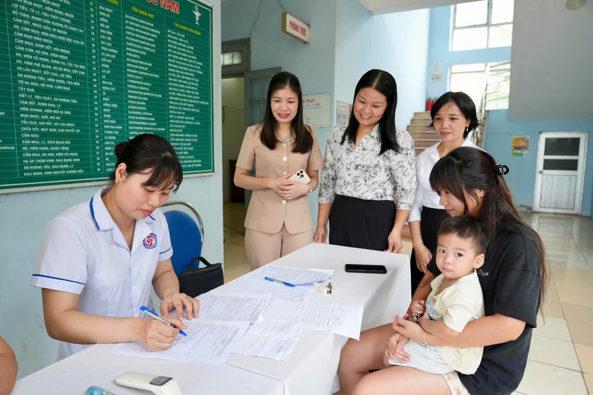 Xã Đan Phượng triển khai khám sức khỏe miễn phí, đẩy mạnh quản lý hồ sơ sức khỏe điện tử cho người dân