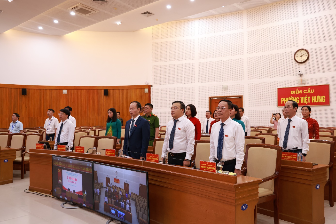 Phường Việt Hưng thông qua nhiều nghị quyết quan trọng, tạo nền tảng nâng cao hiệu quả quản lý ở cơ sở