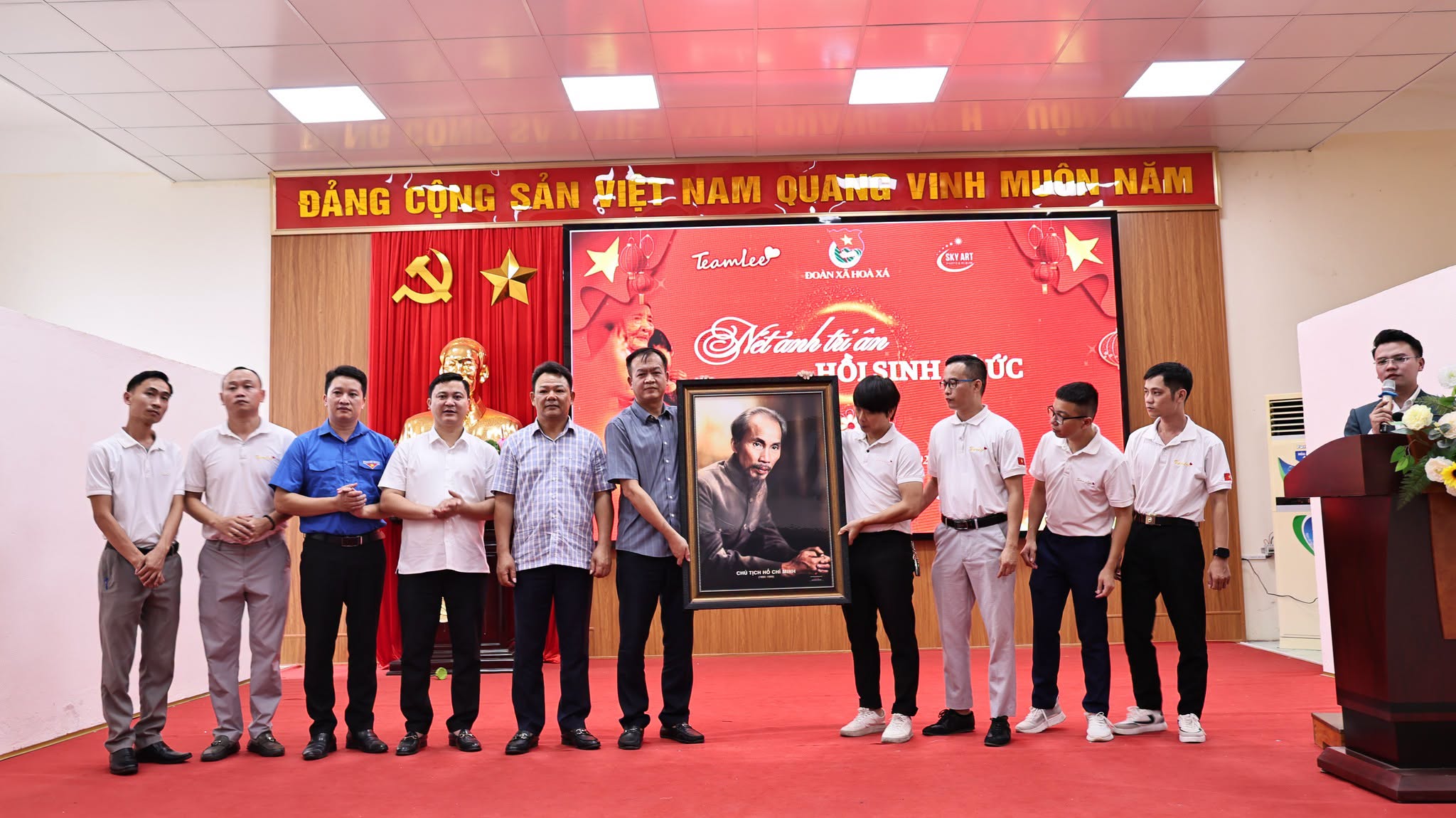 Xã Hòa Xá trao tặng 52 ảnh chân dung liệt sĩ được phục dựng, lan tỏa giá trị tri ân bằng những việc làm nhân văn