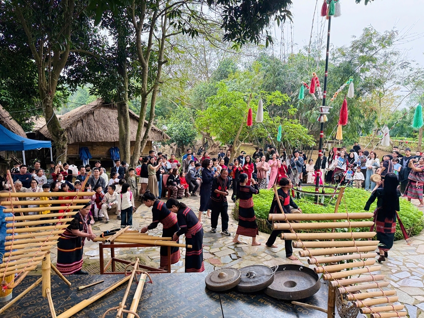 Định hướng xây dựng Làng Văn hóa - Du lịch các dân tộc Việt Nam trở thành không gian văn hóa tiêu biểu tầm quốc tế