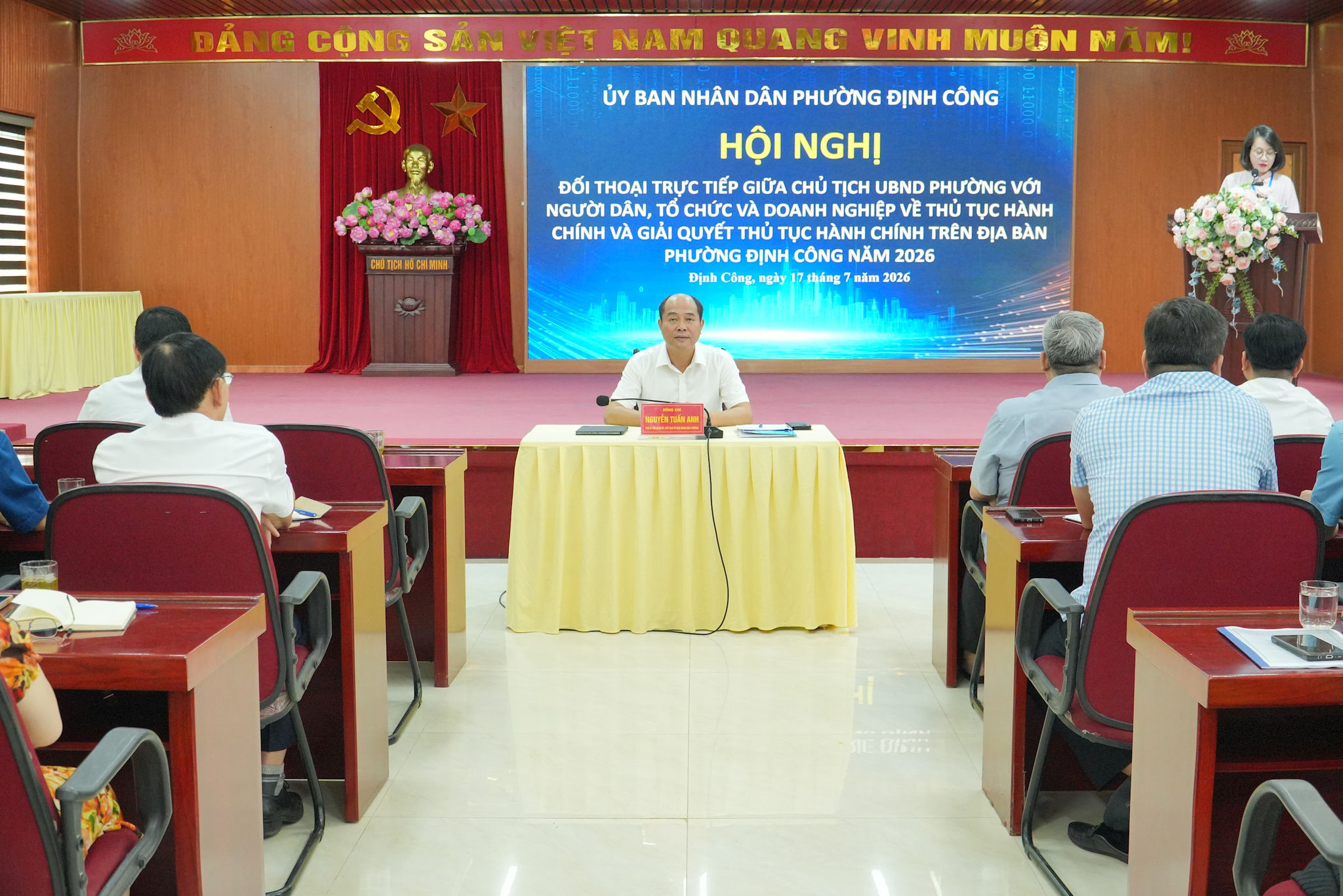 Phường Định Công tăng cường đối thoại hành chính, lấy sự hài lòng của người dân và doanh nghiệp làm trung tâm phục vụ
