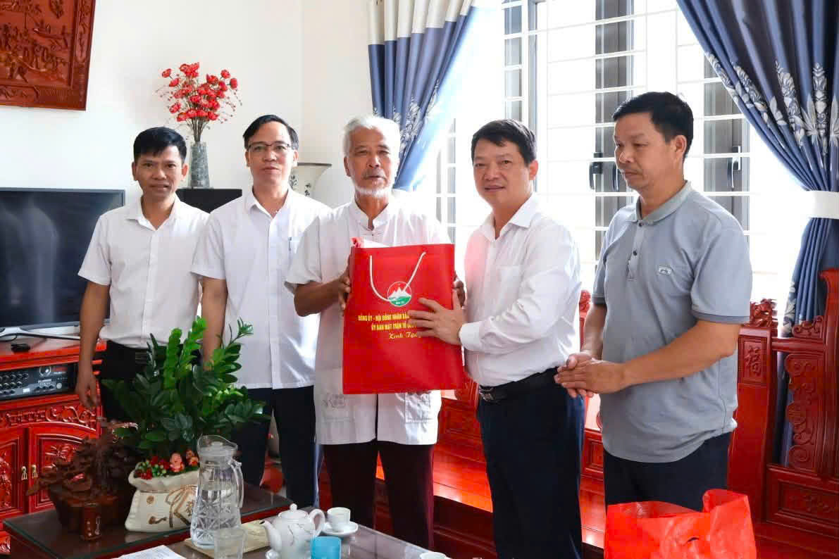 Xã Ba Vì tri ân người có công, lan tỏa đạo lý “Uống nước nhớ nguồn” nhân Ngày Thương binh - Liệt sĩ