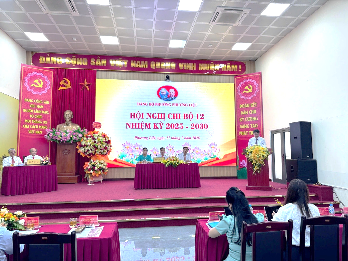 Phường Phương Liệt tổ chức hội nghị điểm Chi bộ 12, tạo nền tảng thống nhất triển khai hội nghị chi bộ sau sắp xếp tổ dân phố