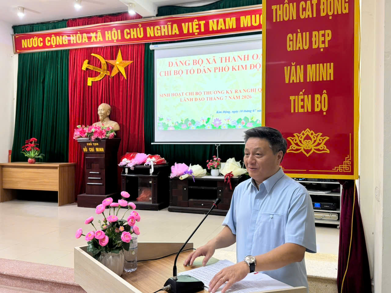 Thường trực Đảng ủy xã Thanh Oai dự sinh hoạt chi bộ sau sắp xếp, kịp thời củng cố tổ chức cơ sở đảng
