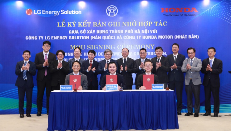 Hà Nội ký kết hợp tác triển khai mô hình trạm đổi pin xe máy điện, thúc đẩy hạ tầng giao thông xanh