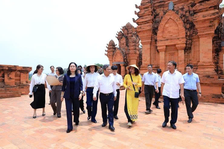 Hà Nội tiếp nhận Làng Văn hóa - Du lịch các dân tộc Việt Nam, mở không gian phát triển chiến lược phía Tây Thủ đô