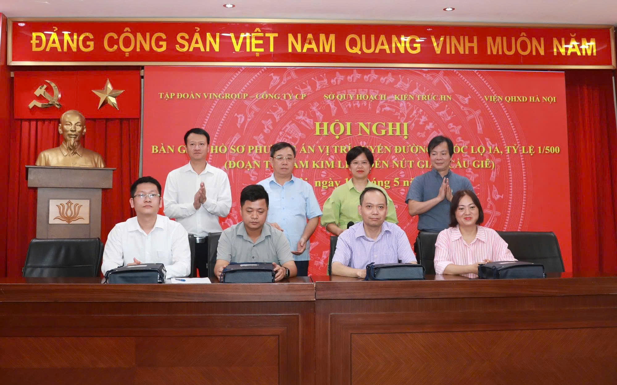 Hà Nội bàn giao hồ sơ quy hoạch tuyến Quốc lộ 1A dài 36,3km, tạo cơ sở triển khai trục giao thông chiến lược kết nối 18 xã, phường