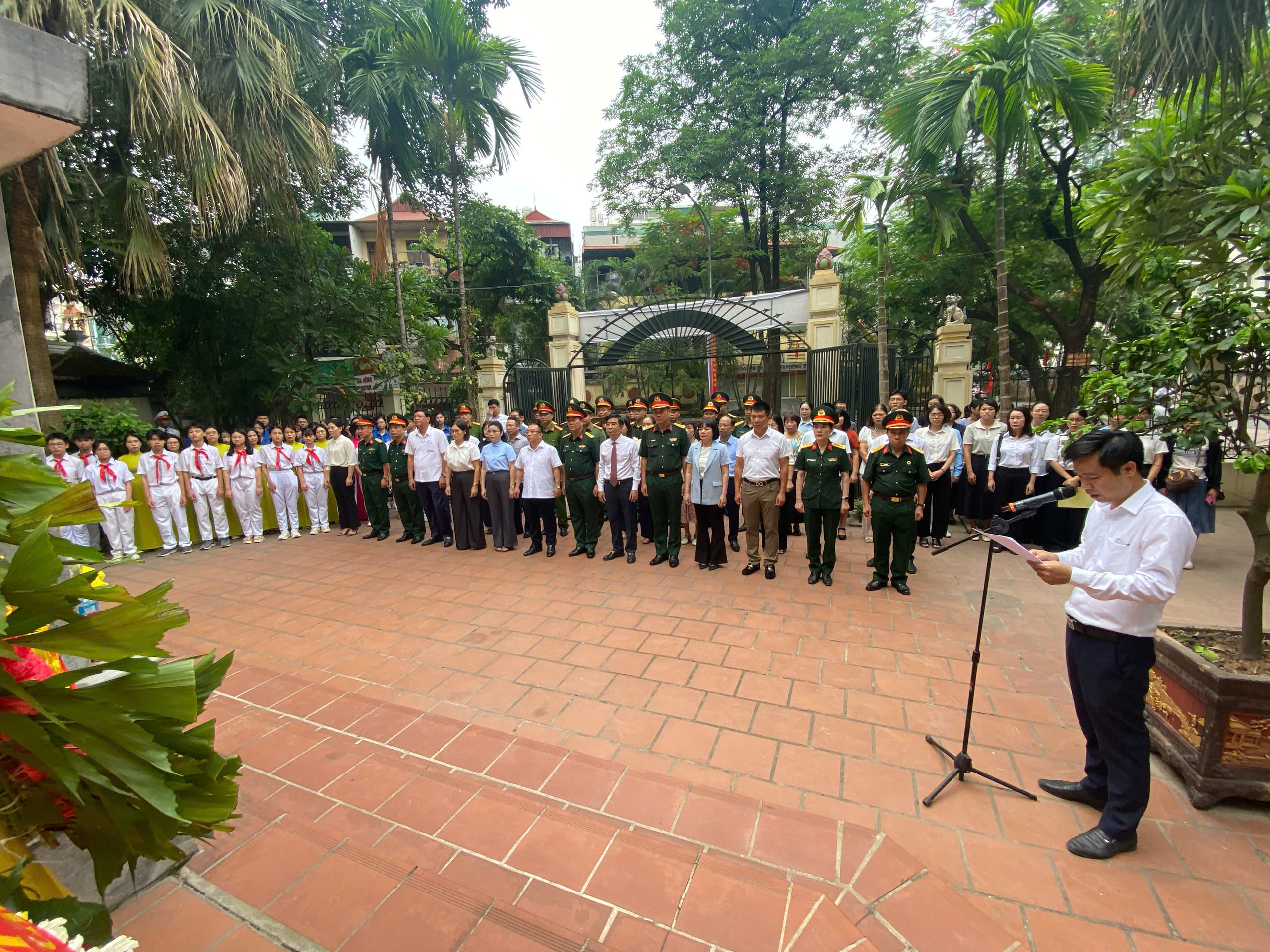 Phường Khương Đình dâng hương tưởng niệm anh hùng liệt sĩ, lan tỏa đạo lý “Uống nước nhớ nguồn”