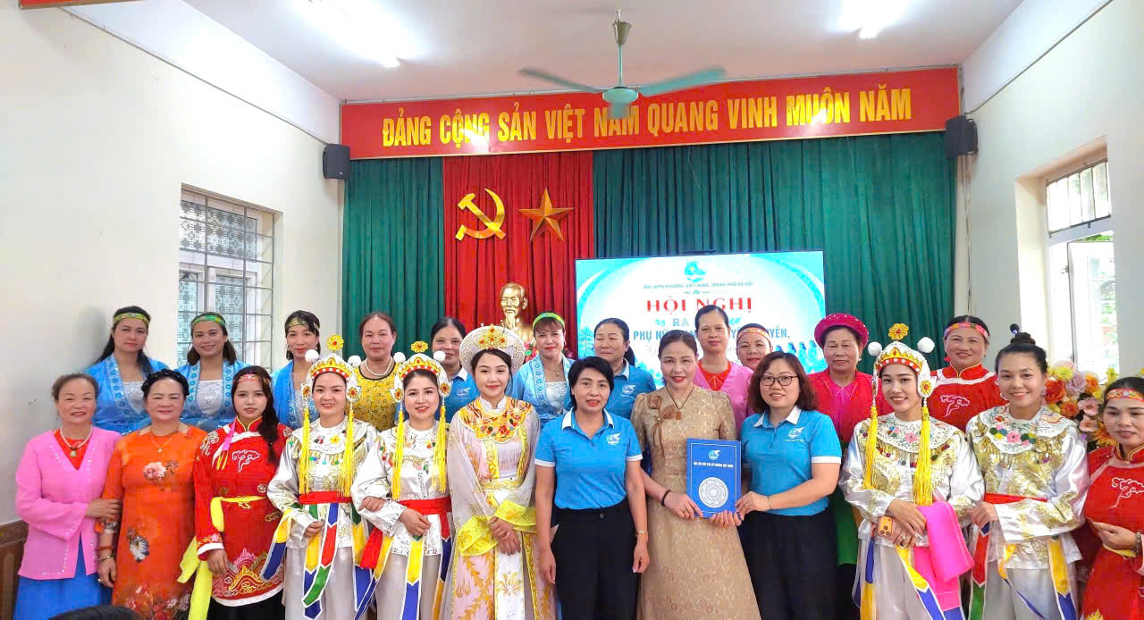 Phụ nữ phường Việt Hưng ra mắt mô hình gìn giữ văn hóa truyền thống, lan tỏa giá trị di sản Lệ Mật