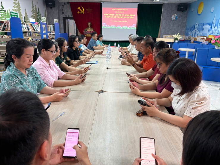 Phường Yên Sở triển khai điểm mô hình sinh hoạt chi bộ số, thúc đẩy chuyển đổi số trong công tác xây dựng Đảng