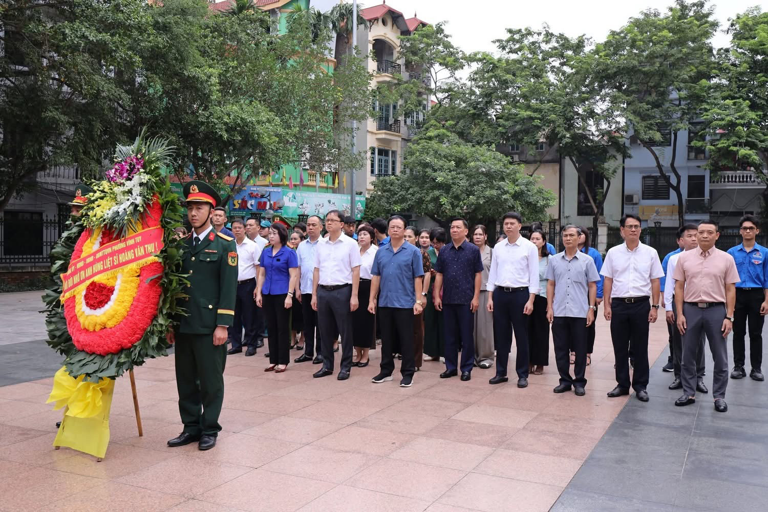 Phường Vĩnh Tuy thành kính tưởng niệm các anh hùng liệt sĩ, khơi dậy truyền thống yêu nước và đạo lý tri ân