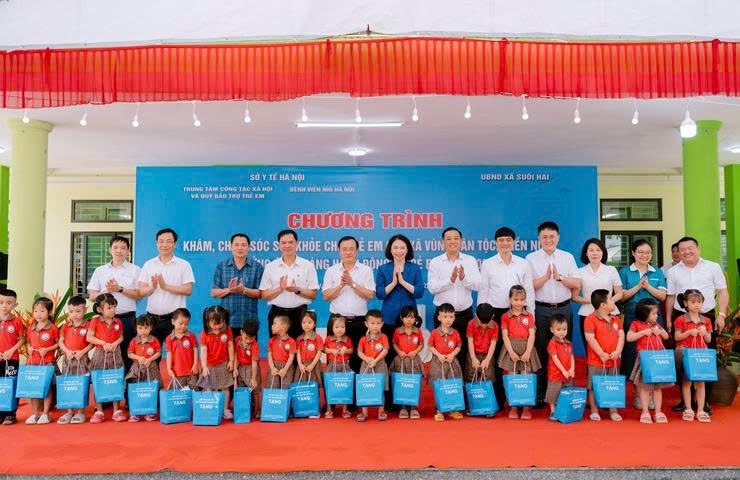 Đưa dịch vụ y tế chuyên sâu đến gần hơn với trẻ em vùng dân tộc, miền núi