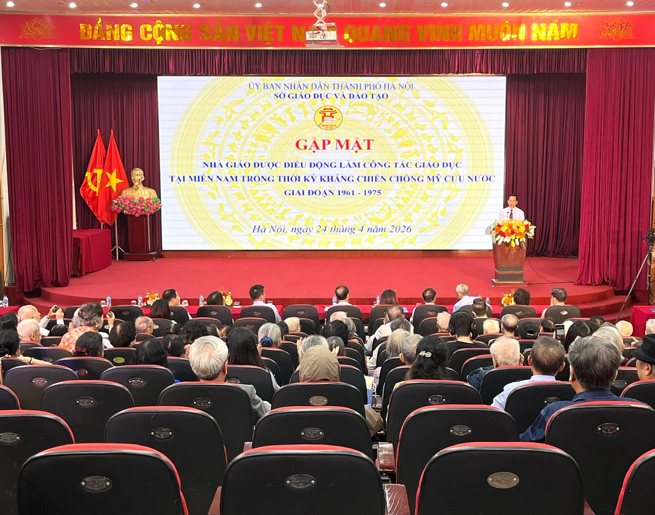 Hà Nội tri ân 126 nhà giáo đi B, lan tỏa tinh thần cống hiến từ những lớp học giữa chiến trường