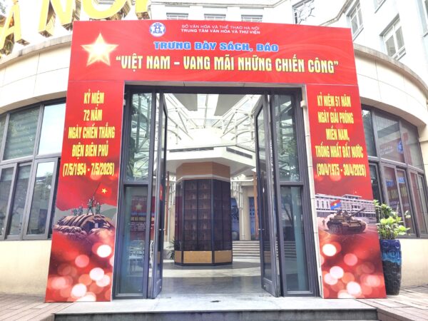 Trung tâm Văn hóa và Thư viện Hà Nội lan tỏa giá trị lịch sử qua trưng bày sách, báo “Việt Nam - Vang mãi những chiến công”
