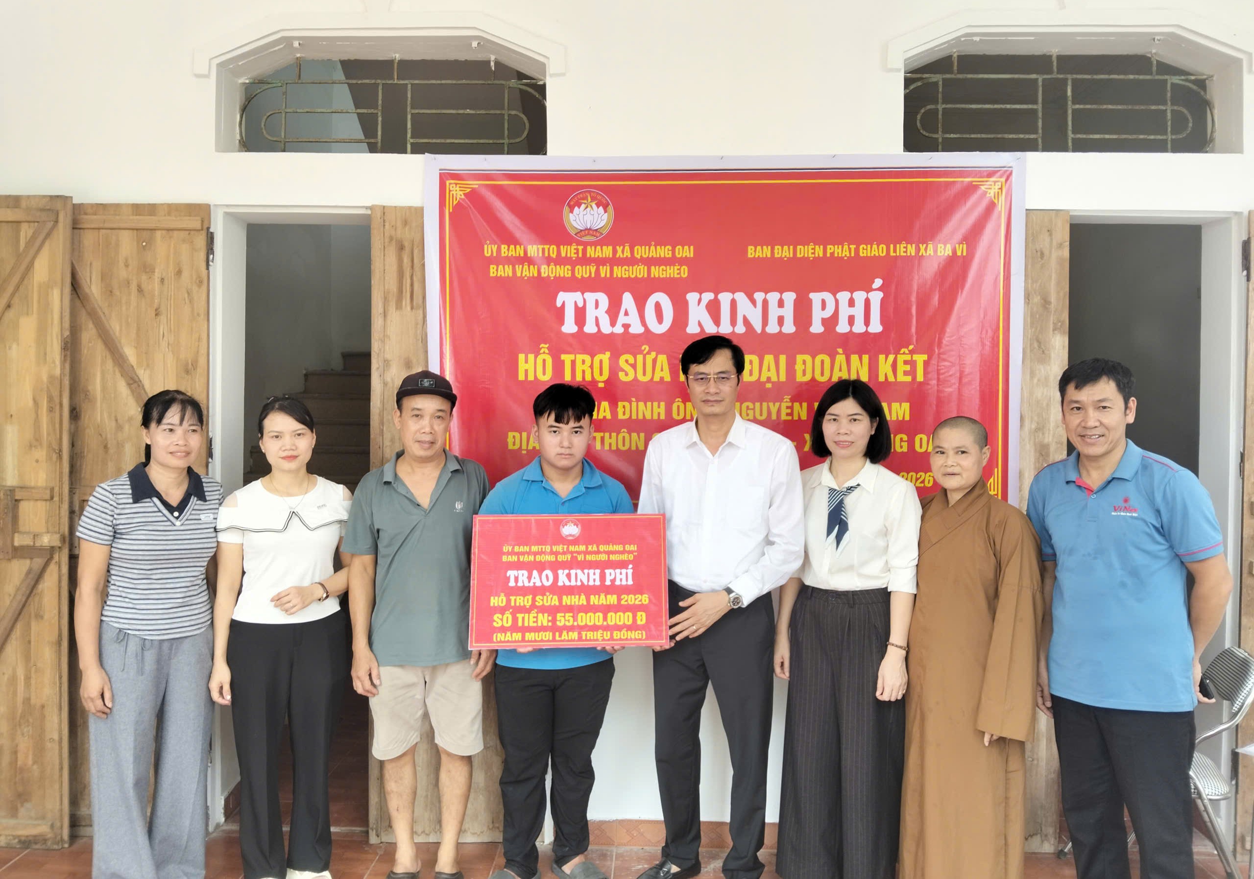 Xã Quảng Oai trao kinh phí hỗ trợ sửa chữa nhà Đại đoàn kết, lan tỏa nghĩa cử vì người nghèo
