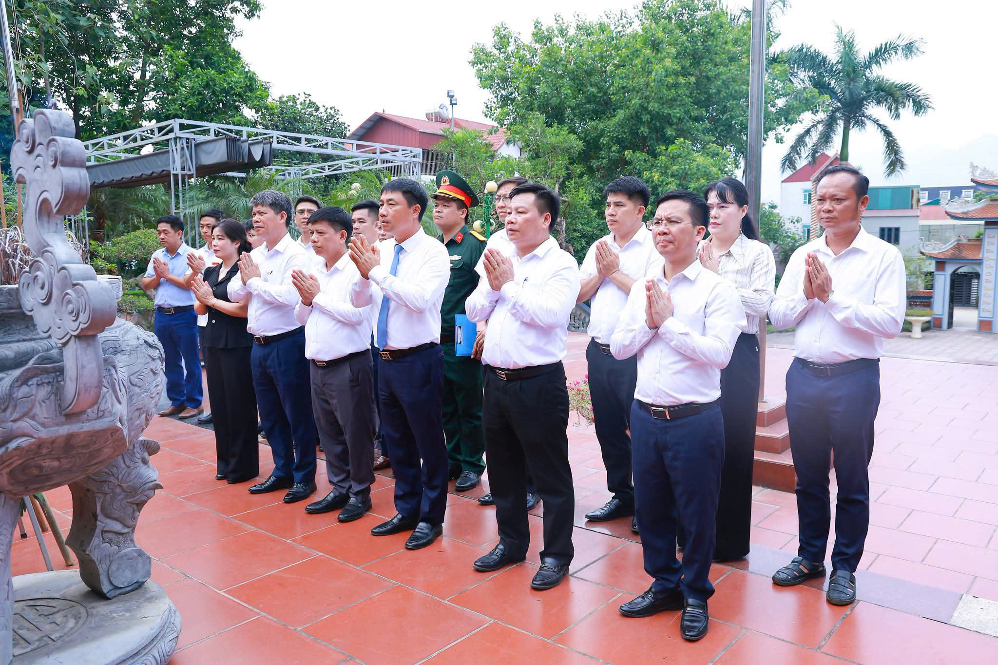 Xã Yên Xuân thành kính dâng hương tưởng niệm các Anh hùng liệt sĩ nhân kỷ niệm 79 năm Ngày Thương binh - Liệt sĩ