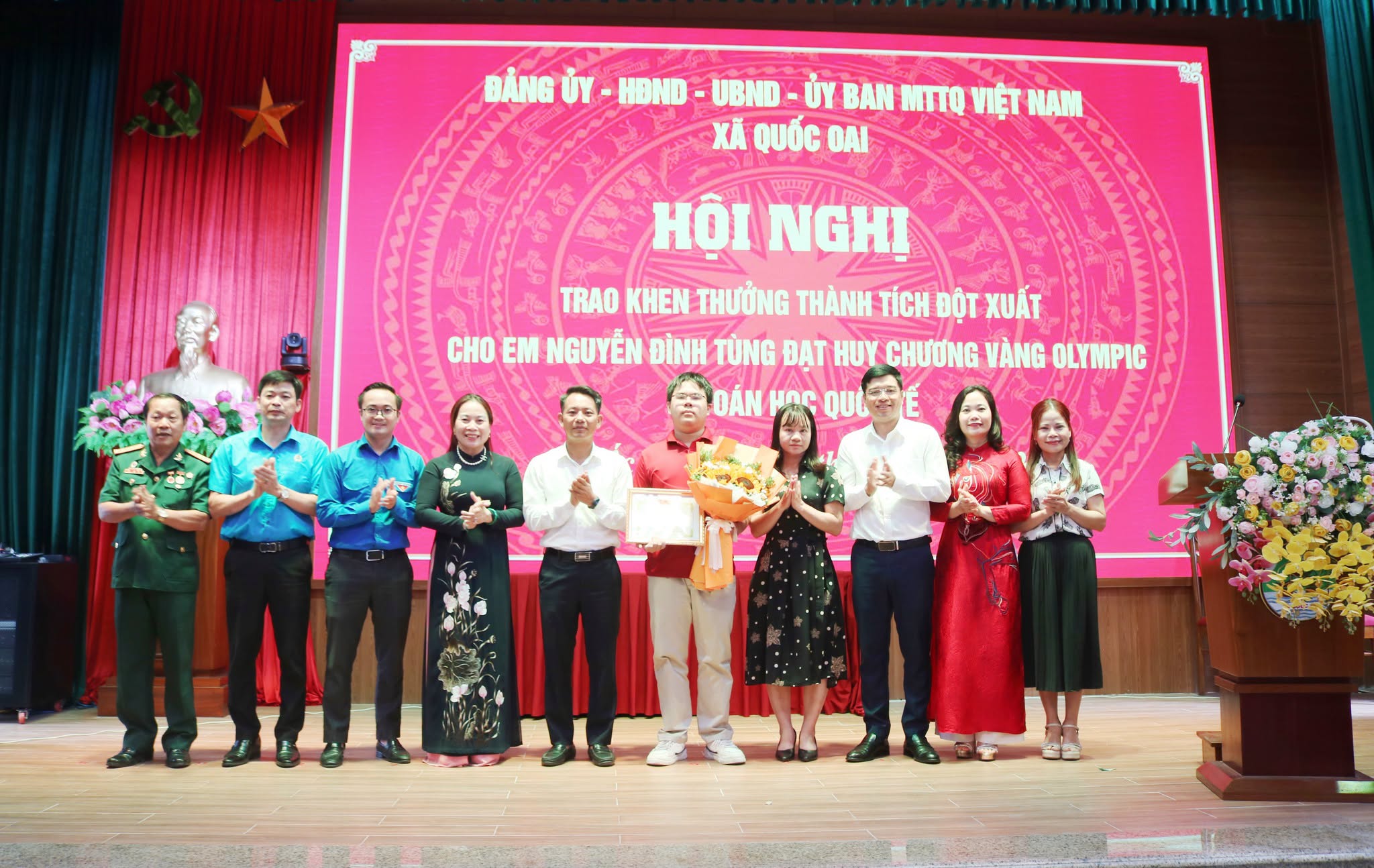 Xã Quốc Oai khen thưởng đột xuất học sinh giành Huy chương Vàng Olympic Toán học quốc tế năm 2026