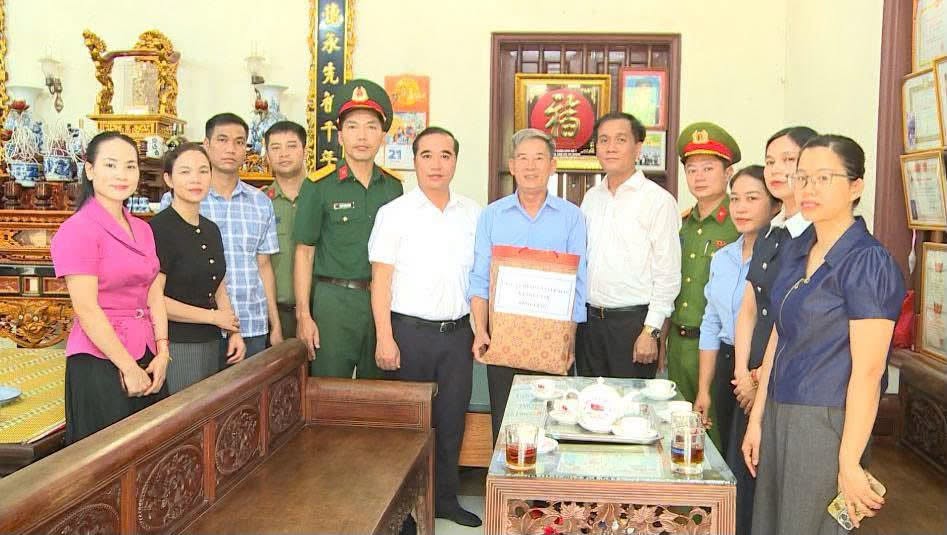 Xã Phúc Lộc tổ chức nhiều đoàn công tác tri ân người có công nhân kỷ niệm 79 năm Ngày Thương binh - Liệt sĩ