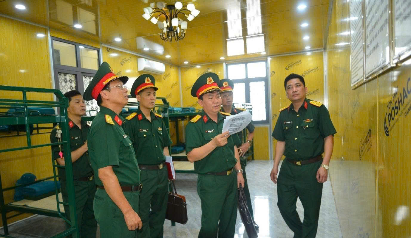 Bộ Tư lệnh Thủ đô Hà Nội kiểm tra công tác xây dựng nền nếp chính quy tại Ban CHQS phường Tây Tựu và Ban CHQS phường Thượng Cát