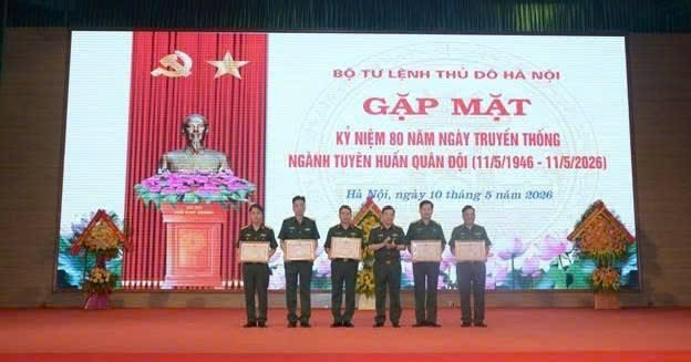 Bộ Tư lệnh Thủ đô Hà Nội ôn truyền thống 80 năm Ngành Tuyên huấn Quân đội